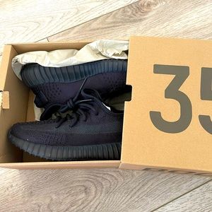black Yeezy 350 V2